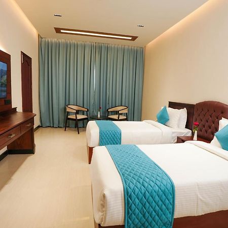Blue Castle Hotel Thiruvananthapuram Ngoại thất bức ảnh