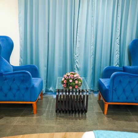 Blue Castle Hotel Thiruvananthapuram Ngoại thất bức ảnh