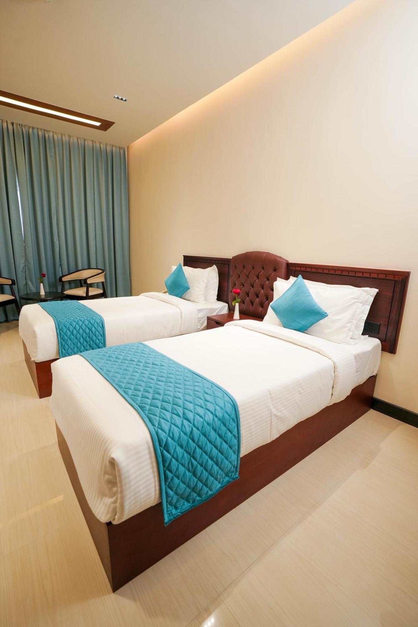 Blue Castle Hotel Thiruvananthapuram Ngoại thất bức ảnh