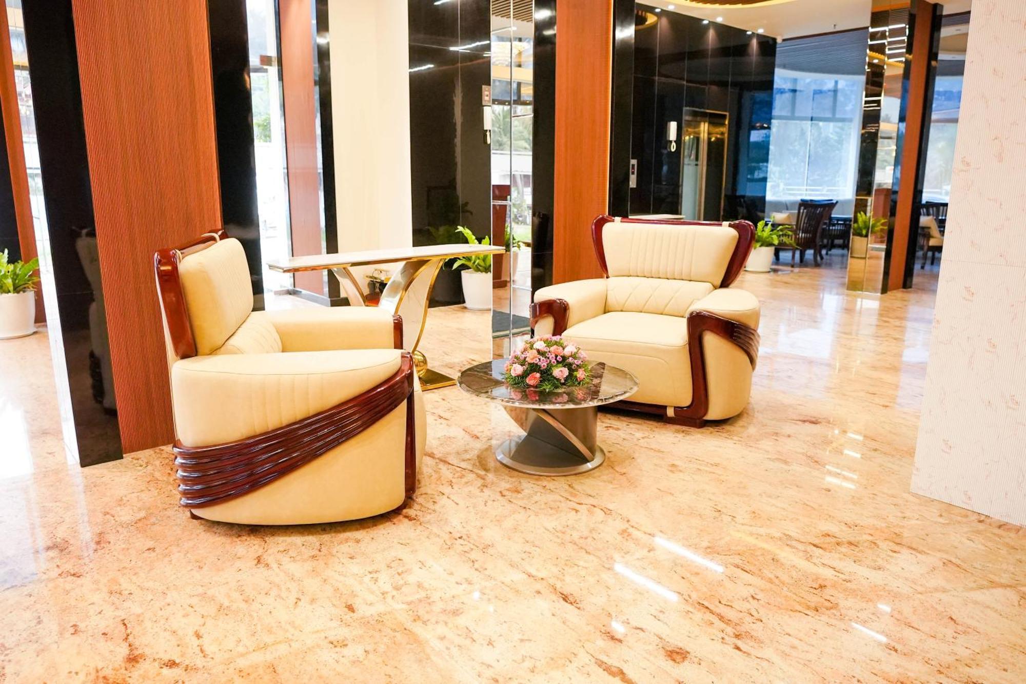 Blue Castle Hotel Thiruvananthapuram Ngoại thất bức ảnh