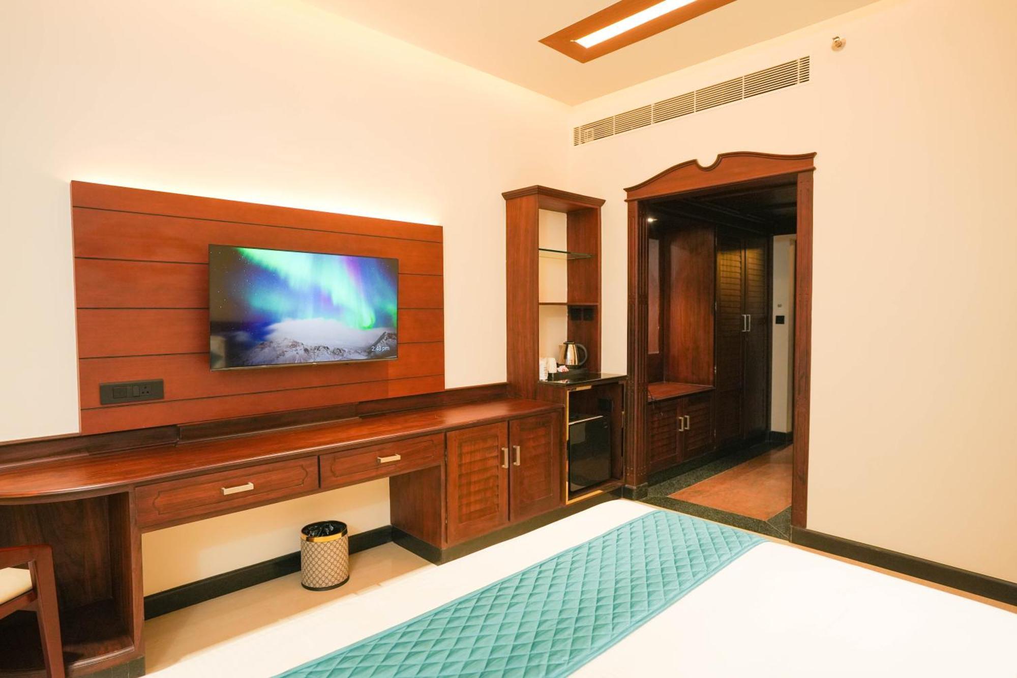 Blue Castle Hotel Thiruvananthapuram Ngoại thất bức ảnh