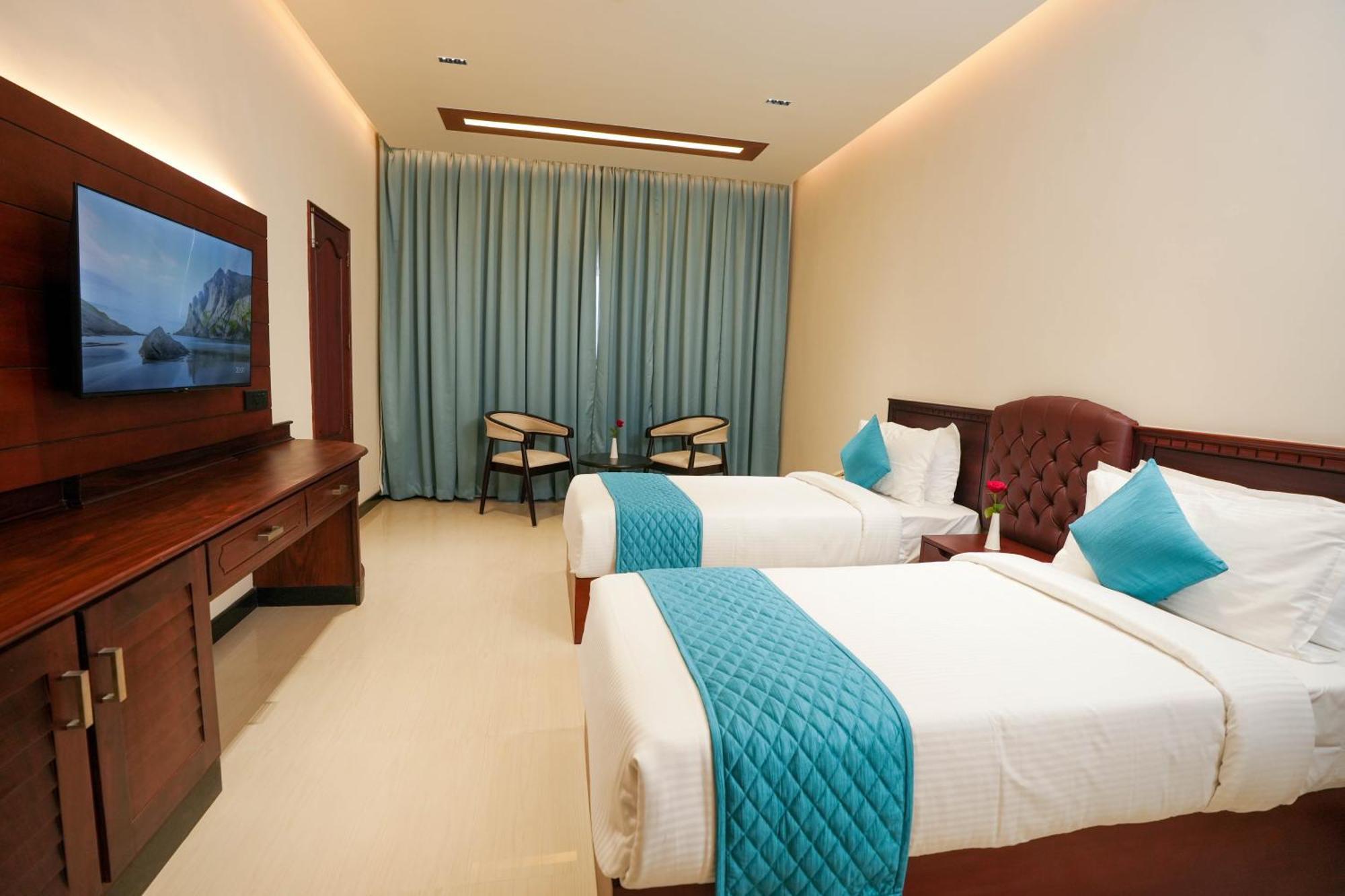 Blue Castle Hotel Thiruvananthapuram Ngoại thất bức ảnh
