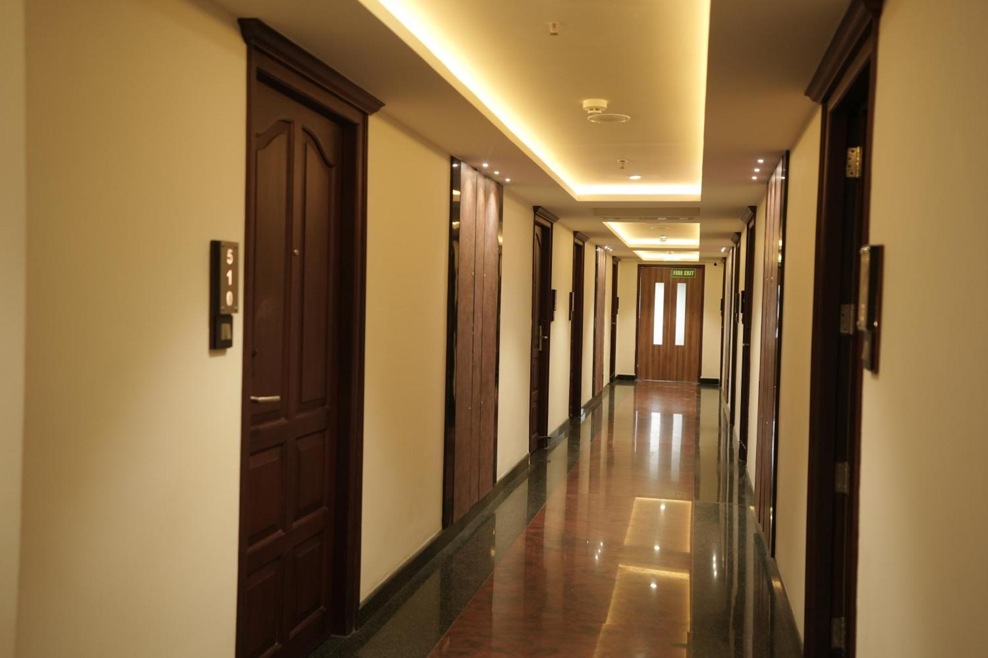 Blue Castle Hotel Thiruvananthapuram Ngoại thất bức ảnh