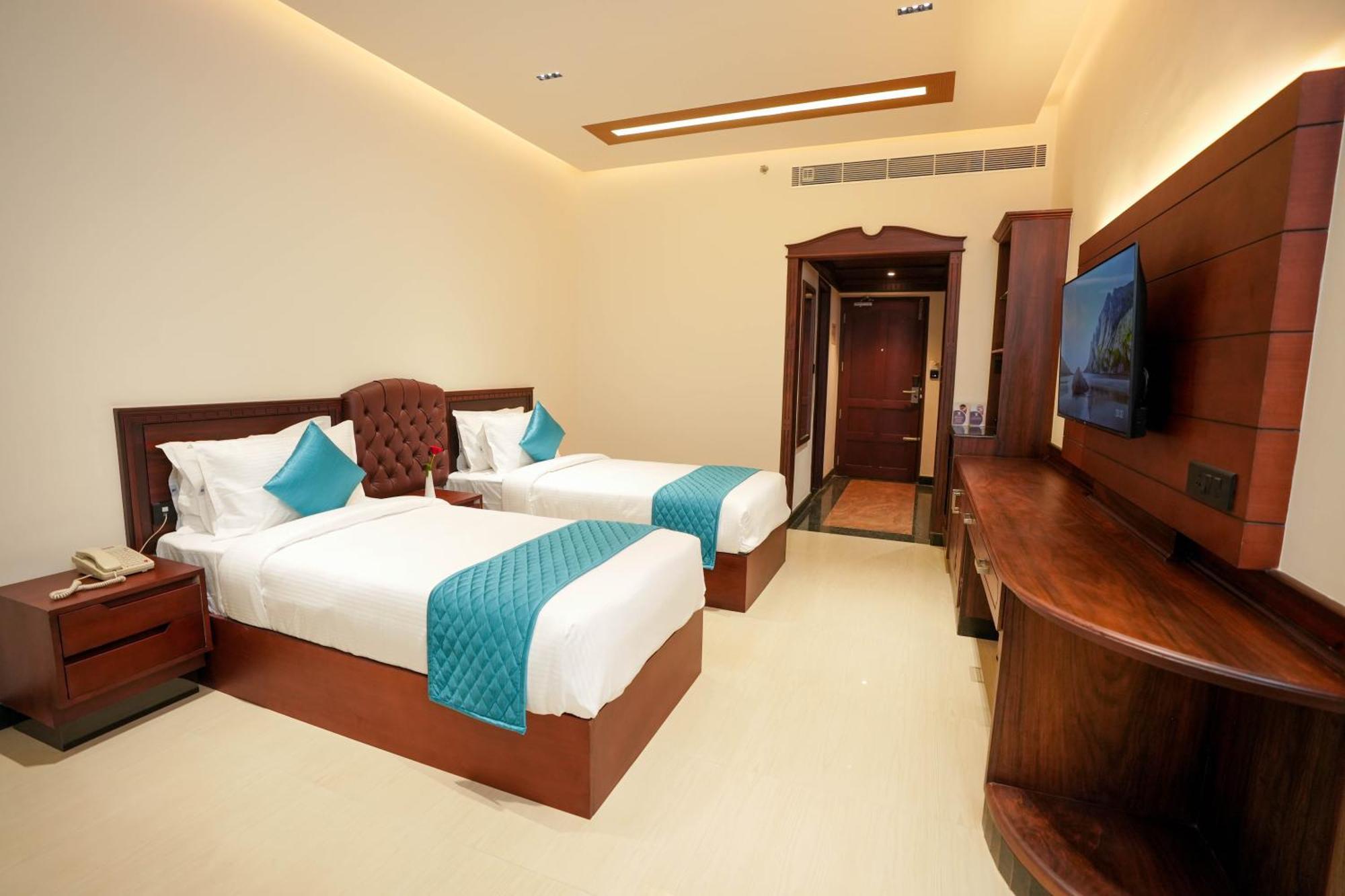 Blue Castle Hotel Thiruvananthapuram Ngoại thất bức ảnh