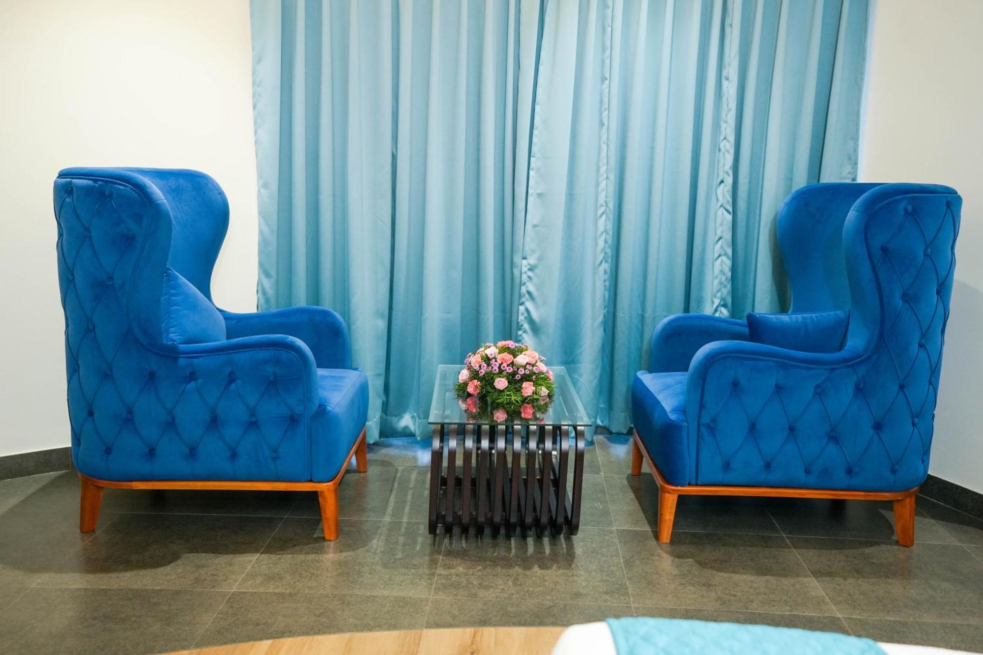 Blue Castle Hotel Thiruvananthapuram Ngoại thất bức ảnh